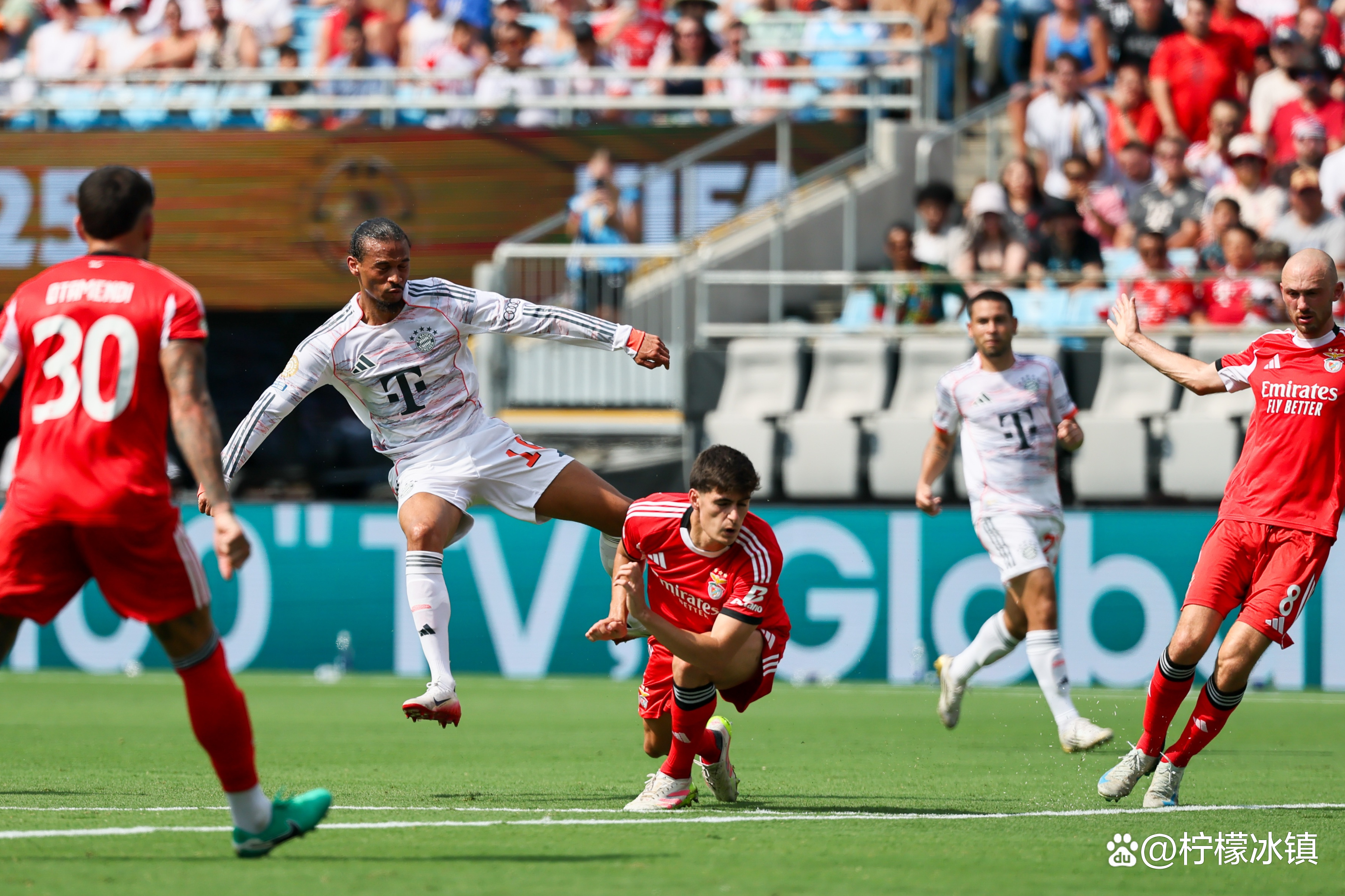 包含拜仁逆转看点足，击败巴黎，晋级半决赛的词条