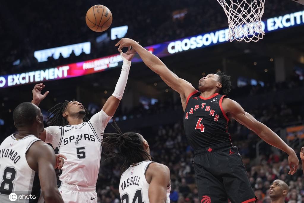 马刺大胜太阳双塔组合表现出色 马刺大胜太阳双塔组合表现出色