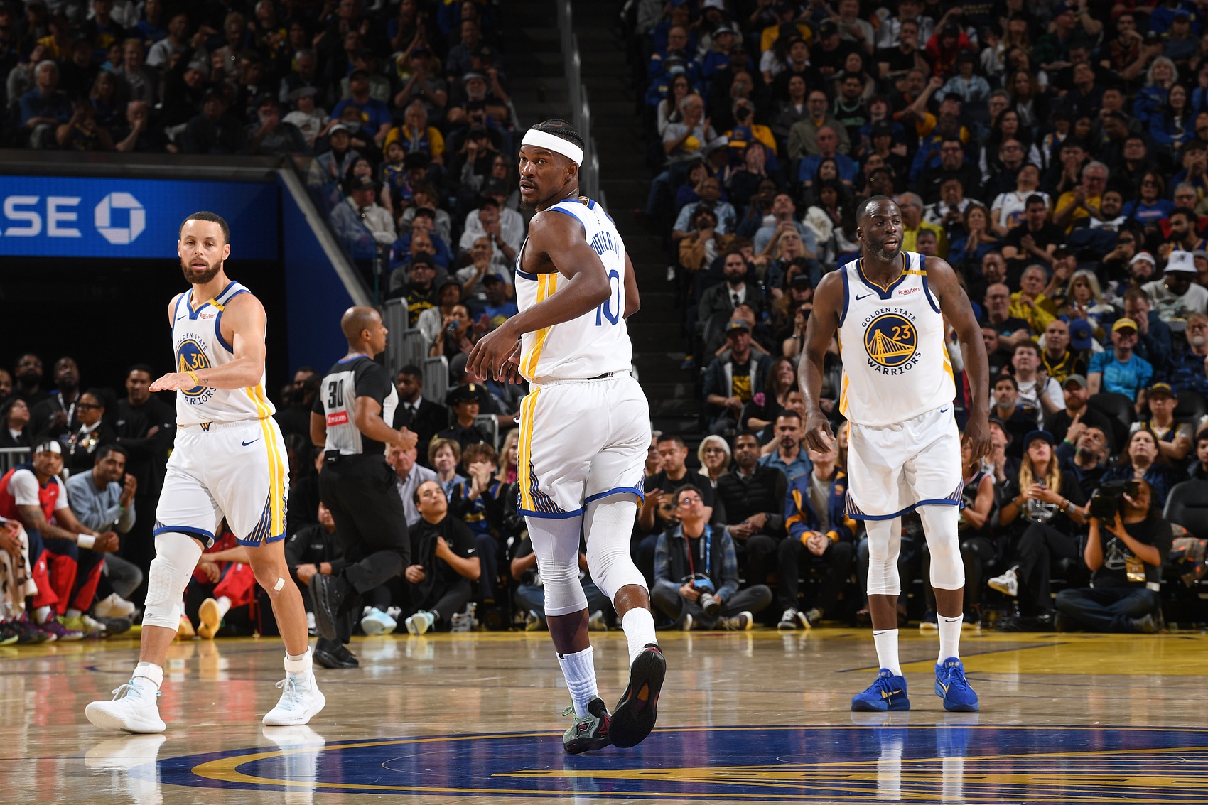 爱游戏体育链接-勇士擒下灰熊，库里全场32分