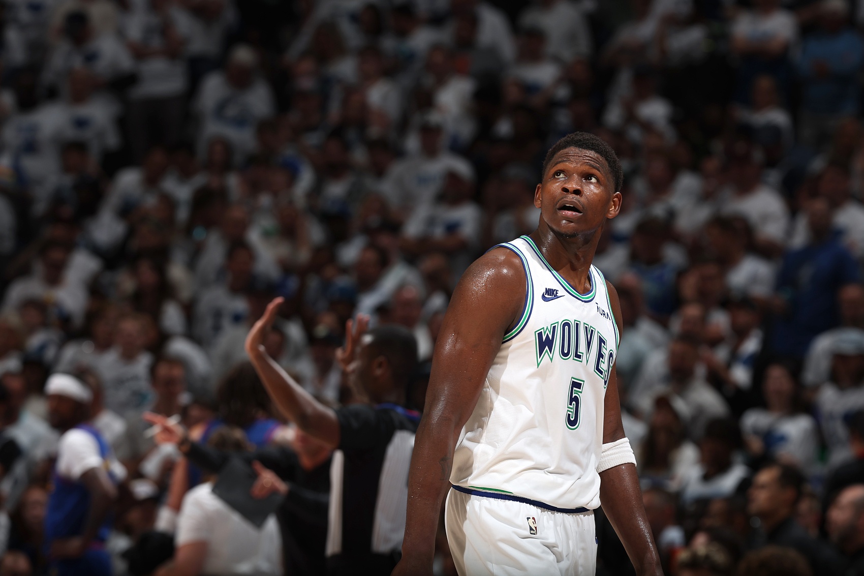 爱游戏入口-森林狼险胜凯尔特人，取得关键胜利