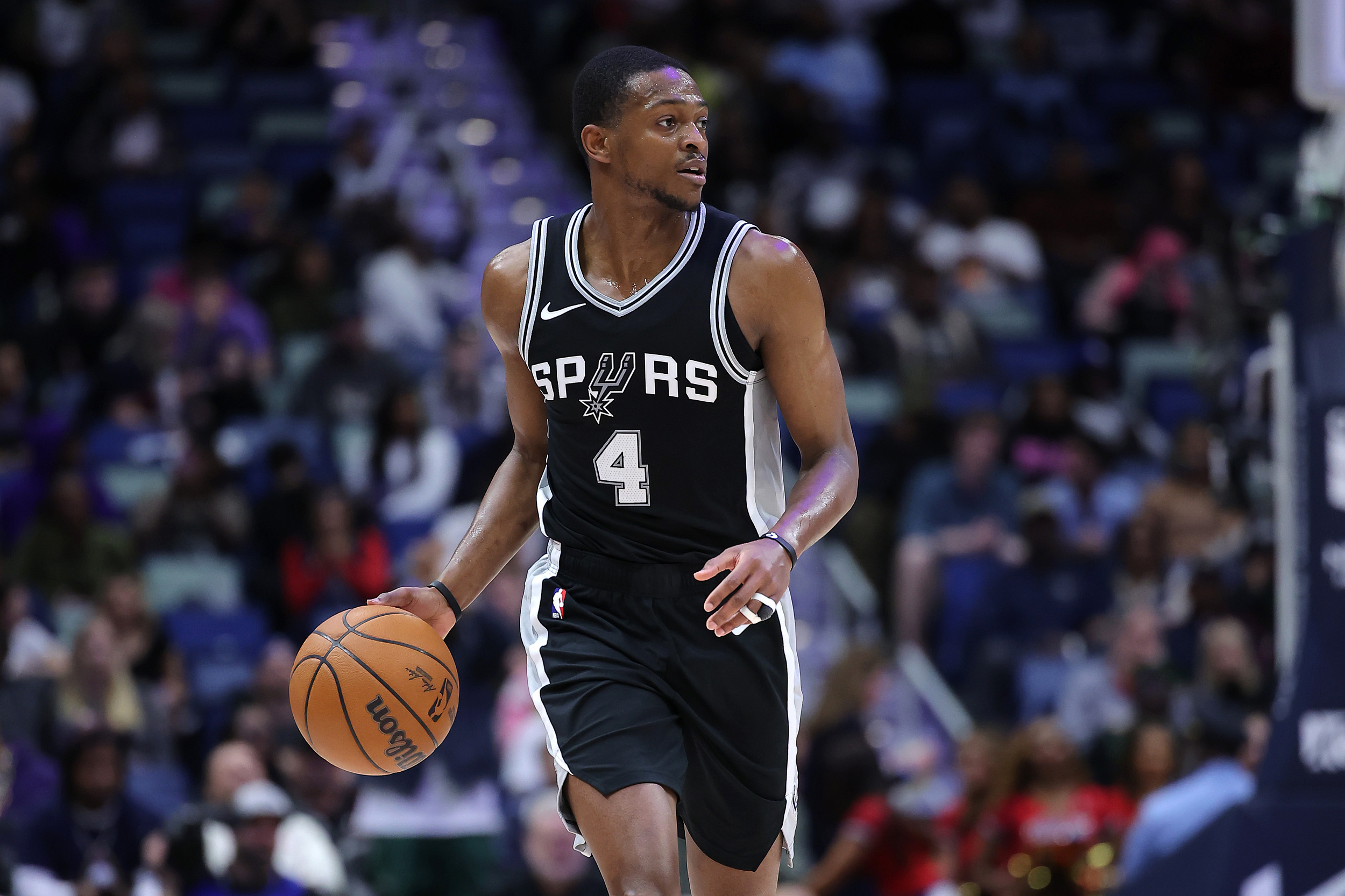 爱游戏中国官网-马刺横扫公牛终结连败