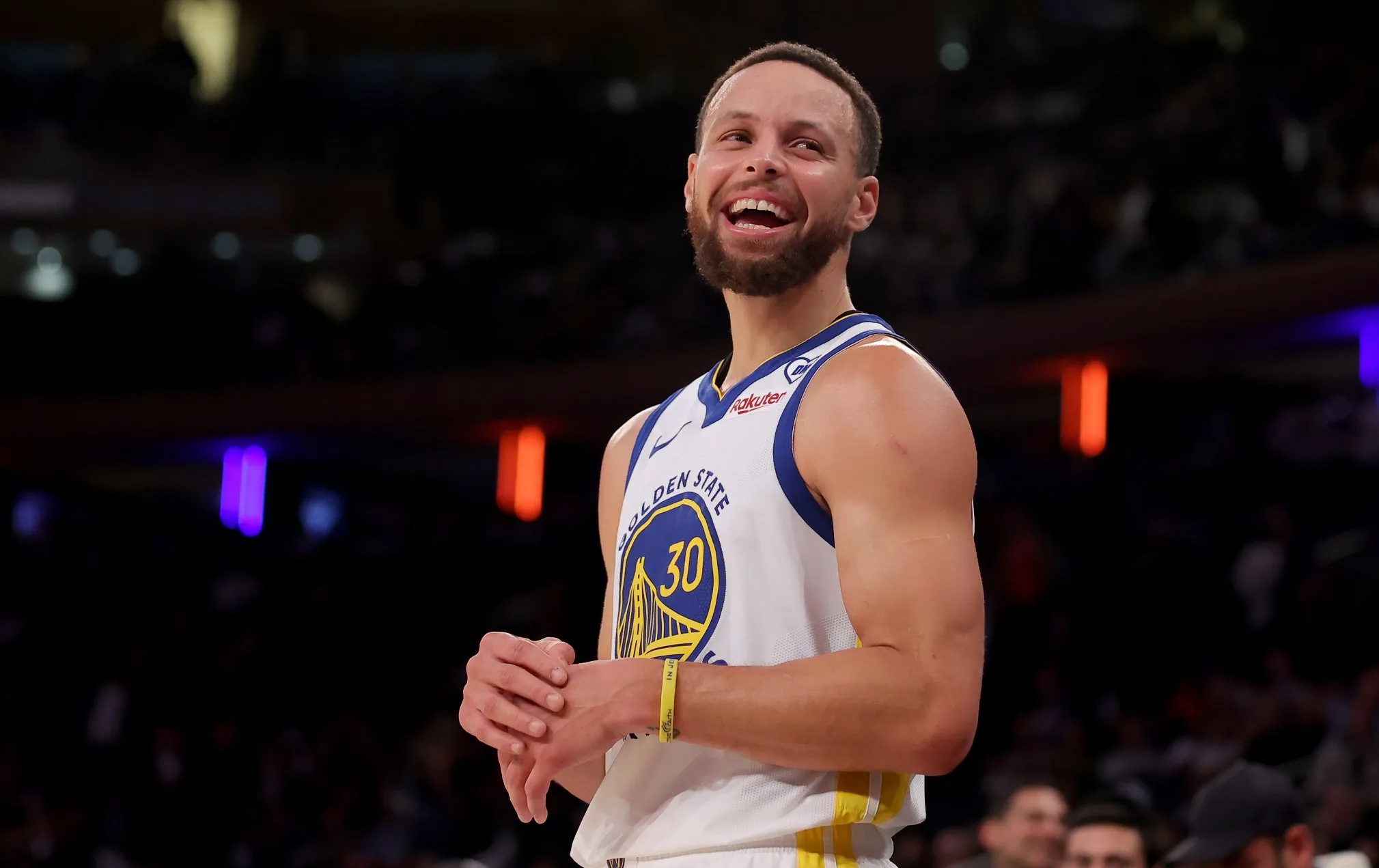 爱游戏官网入口-勇士队球员个人简介曝光，引发球迷围观的简单介绍