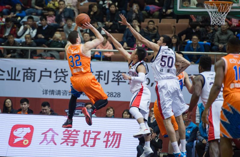 爱游戏官方入口-广东队主场大胜北京，继续领跑积分榜的简单介绍