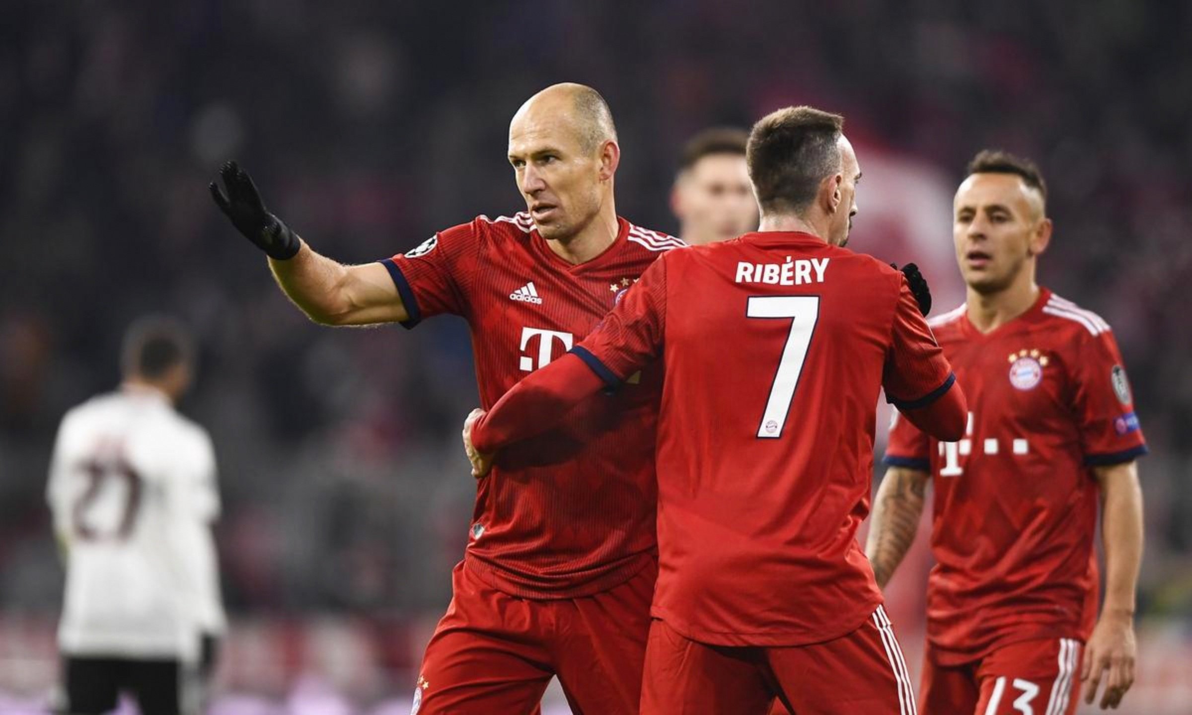 包含拜仁AC米兰力战，欧洲征程扬帆启航的词条